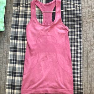 Lululemon run swiftly tank top in purple. Size 2